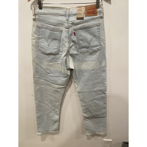 NWT Levi's Premium Wedgie Straight Fit Light Wash Size 31 x 28 - Picture 6 of 7